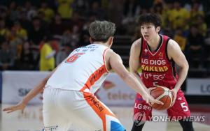 KBL 창원 LG 세이커스 현주엽 감독, 김종규-김시래와 함께 화제된 이유?…“방송 출연 및 과거 FA 협상이 이유”