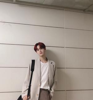 ‘라디오스타’ AB6IX 이대휘, “직각어깨+긴 다리” 몸매 자신감 충만한 ‘데일리 룩’