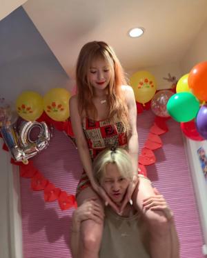 현아, 이던과 인스타그램 속 행복한 생일파티…‘나이 차 무색한 완벽 커플’