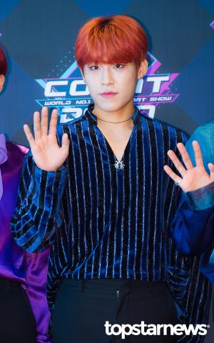 [HD포토] 에이비식스(AB6IX) 박우진, ‘여심 흔드는 손인사’ (엠카운트다운)