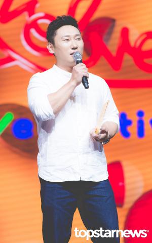 [HD포토] 이승윤, ‘레드벨벳 예리와의 정글의 법칙 인연으로 쇼케이스 MC 진행을 맡게된 자연인’ (짐살라빔)