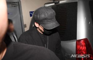 [이슈종합] ‘성매매 의혹’ YG 전 대표 양현석, 싸이에 이어 ‘9시간 경찰 조사’