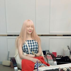 소녀시대 태연, 핑크 헤어+인형 비주얼…‘비기어게인3’ 기대감↑