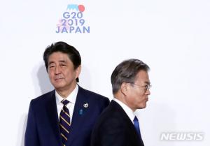 일본 언론들, 판문점 회담 일제히 대서특필…아베는 반도체 소재 한국 수출 규제