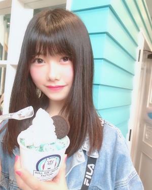 ‘유학소녀’ AKB48 치바 에리이, 핑크빛 블러셔로 완성한 귀여운 비주얼…‘아이스크림 들고 찰칵’