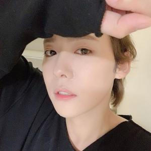 위너(WINNER) 김진우, 사슴 같은 눈망울로 여심 저격…‘널 좋아해’