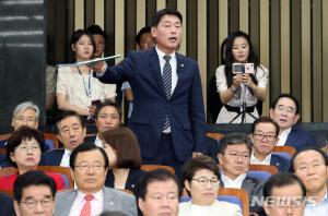 분열 조짐 보이는 한국당 의원들, 내부 혈투-계파갈등 우려…나경원 리더쉽 흔들