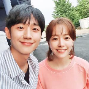 ‘봄밤’ 한지민♥정해인, 멍뭉커플의 완벽한 케미 ‘키스신도 화제’