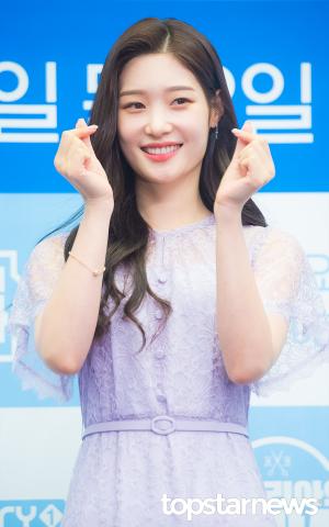 [HD포토] 다이아(DIA) 정채연, ‘사랑스러운 손하트’ (세빌리아의 이발사)