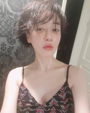 ‘보안관’ 김혜은, 40대 후반 나이가 놀라운 섹시美…“5년 전 원피스”