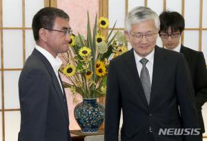 외교부, "주일대사 말 끊은 고노 태도야말로 무례"