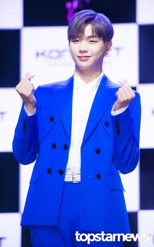 [HD포토] 강다니엘(KANG DANIEL), ‘심쿵하게 만드는 손하트’ (뭐해)