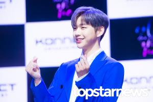 [UHD포토] 강다니엘(KANG DANIEL), ‘귀여운 어피치 미소’ (뭐해)