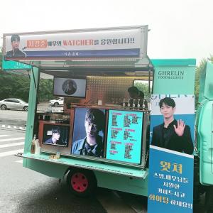 ‘왓쳐(WATCHER)’ 서강준, 이솜이 보낸 커피차 인증…여전한 ‘제3의 매력’ 우정 눈길