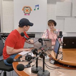 ‘이숙영의 러브FM’ 안현모, 스페셜게스트 남편 라이머에 에이비식스(AB6IX) 박우진까지…‘사랑 넘치는 브랜뉴’