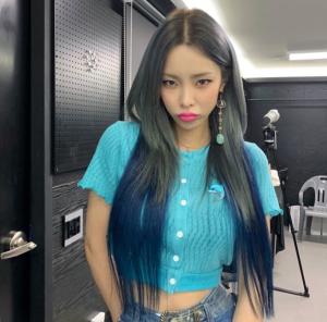 헤이즈(Heize), 머리카락부터 옷까지 모두 깔맞춤…“블루 is 짱”