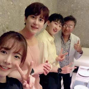 ‘이수만 조카’ 소녀시대 써니, 규현-은혁-이수만과 SM 회동 인증샷 “급번개 SMTown”