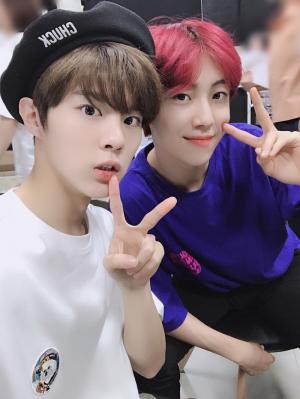 엑스원(X1) 이은상, 김우석과 찍은 셀카 눈길 ‘보기만 해도 훈훈한 투샷’