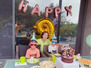 박은혜, 9살 쌍둥이 생일파티 일상…쌍둥이 아들 향한 애정 “사랑해”