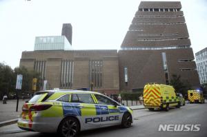 영국 10대, 미술관 10층서 6살 아이 던져…10대 살인미수 혐의 체포