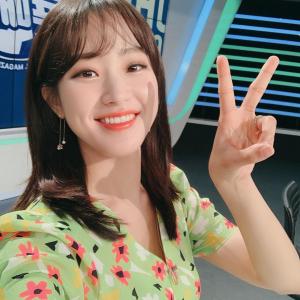 ‘김영철 파워FM(철파엠)’ 주시은 아나운서, 싱그러운 미소로 시선 강탈…‘주바페의 패션 센스’