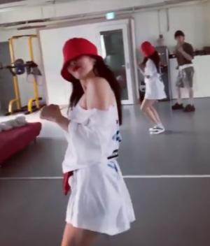 현아♥이던, 피네이션(P-NATION) 연습실에서 함께 댄스댄스