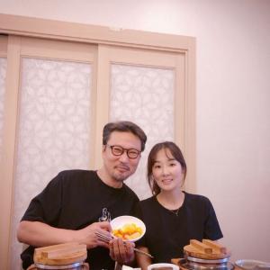 ‘나는 자연인이다’ 성우 정형석, 아내 박지윤과 식당서 다정한 투샷…“더위 이녀석 이겨냅시다”