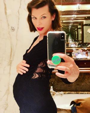 ‘제5원소’ 밀라 요보비치, 셋째 임신 후 D라인 몸매 뽐내 “유산 후 많이 힘들었다…셋째는 딸”