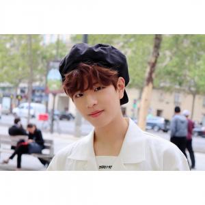 스트레이키즈(Stray Kids) 승민, 인스타그램서 빼어난 비주얼 뽐내 화제...&apos;빛이 나네&apos;