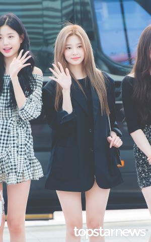 [HD포토] 아이즈원(IZ*ONE) 김민주, ‘자연광 받아 빛나는 미모’ (공항패션)