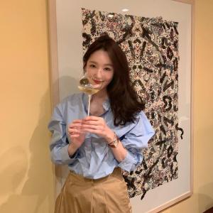 다비치 강민경, 와인잔만 한 작은 얼굴…“잔든경” 