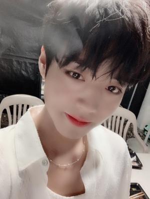 ‘조선혼담공작소 꽃파당’ 박지훈, 메이 위한 초밀착 셀카…‘햇살보다 눈부신 미모’