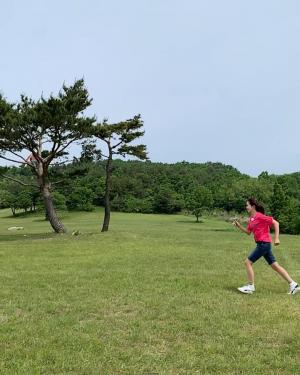 ‘캠핑클럽’ 핑클 성유리, 막내의 발랄함…‘달리기도 잘하는 요정’