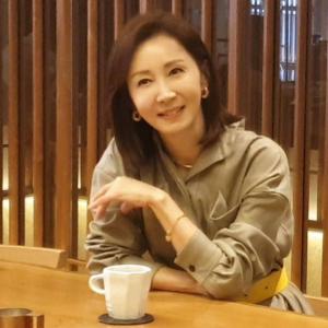 ‘유동근 ♥’ 전인화, ‘자연스럽게’ 인터뷰 中…나이 잊은 미모