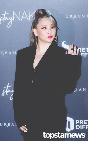 [HD포토] 씨엘(CL), ‘시크한 손인사’