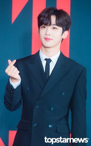 [HD포토] 엑스원(X1) 김요한, ‘심쿵하게 만드는 손하트’ (FLASH)