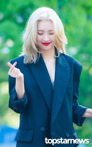 [HD포토] 선미(SUNMI), ‘사랑스러운 손하트’ (뮤직뱅크)