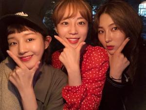 박보람-허영지-자이언트핑크, 절친 3인방의 회동…“우리 영지 생일”