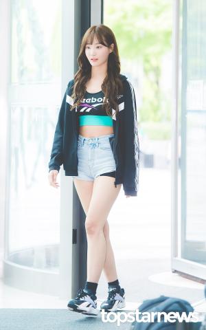 [HD포토] 모모랜드(MOMOLAND) 연우, ‘긴장되는 발걸음’