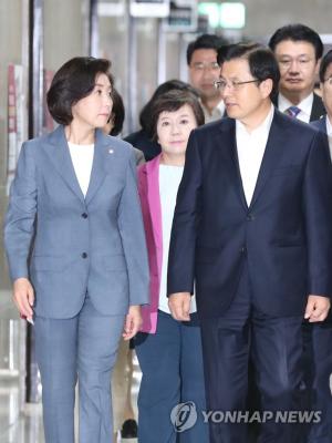 검찰 "패스트트랙 사건 전부 송치"…민주당·정의당 전원 출석 VS 자유한국당 전무