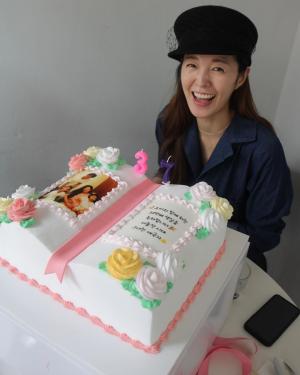 ‘정조국 아내’ 김성은, 셋째 임신 후 축하 케이크 ‘함박웃음’…“감동이에요”