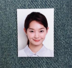 ‘김우빈♥’ 신민아, 증명사진도 굴욕 없는 단발병 유발자…’러블리 보스’