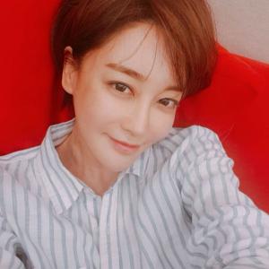 영화 ‘범죄와의 전쟁 : 나쁜놈들 전성시대’ 김혜은, 미소 가득 담은 셀카…기상캐스터 출신 배우의 흔한 미모