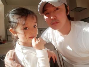 ‘동상이몽2’ 윤상현, ‘♥메이비’와 똑닮은 딸과 집에서…‘6살 나이 차이 극복한 부부’