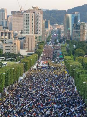 서초동 검찰개혁 촛불집회 100만명 이상 운집…윤석열 검찰총장 탄핵으로 연결되나?