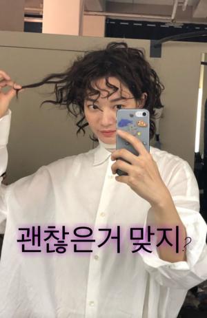 ‘김우빈 ♥’ 신민아, ‘보좌관 시즌2’ 촬영 종료 후 파격 헤어 변신?…‘단발 여신의 반란’