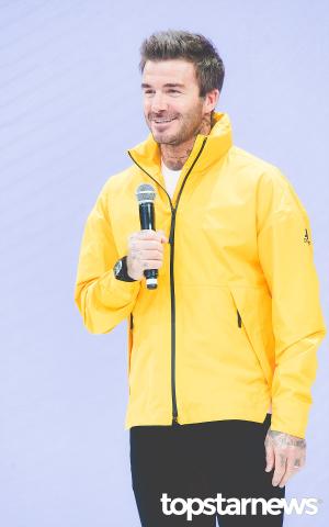 [HD포토] 데이비드 베컴(David Beckham), ‘마이크 꼭 잡고 팬들에게 인사하는 월드스타’