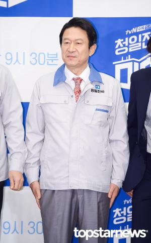 [HD포토] 김응수, ‘잔뜩 긴장한 차렷자세’ (청일전자 미쓰리)