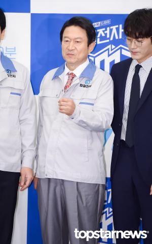 [HD포토] 김응수, ‘오랜만의 포토타임에 입꾹꾹이’ (청일전자 미쓰리)