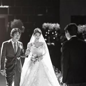 배우 정겨운 아내 김우림, 결혼식 당시 사진 재조명…‘10살 나이 차이에도 ♥ING’